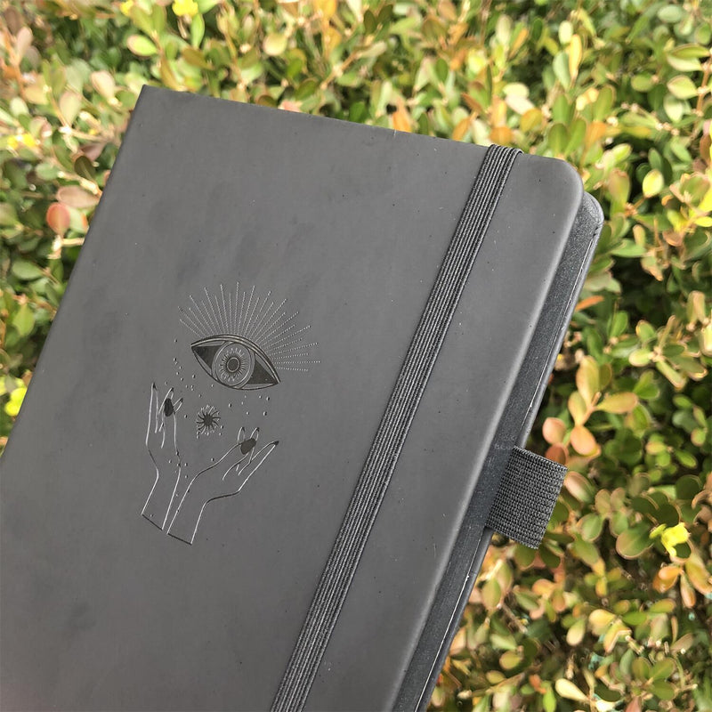 Carnet de notes à grille de points en papier noir A5 avec œil mystique-zoom-