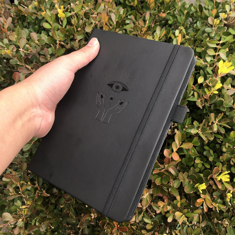 Carnet de notes à grille de points en papier noir A5 avec œil mystique-zoom-